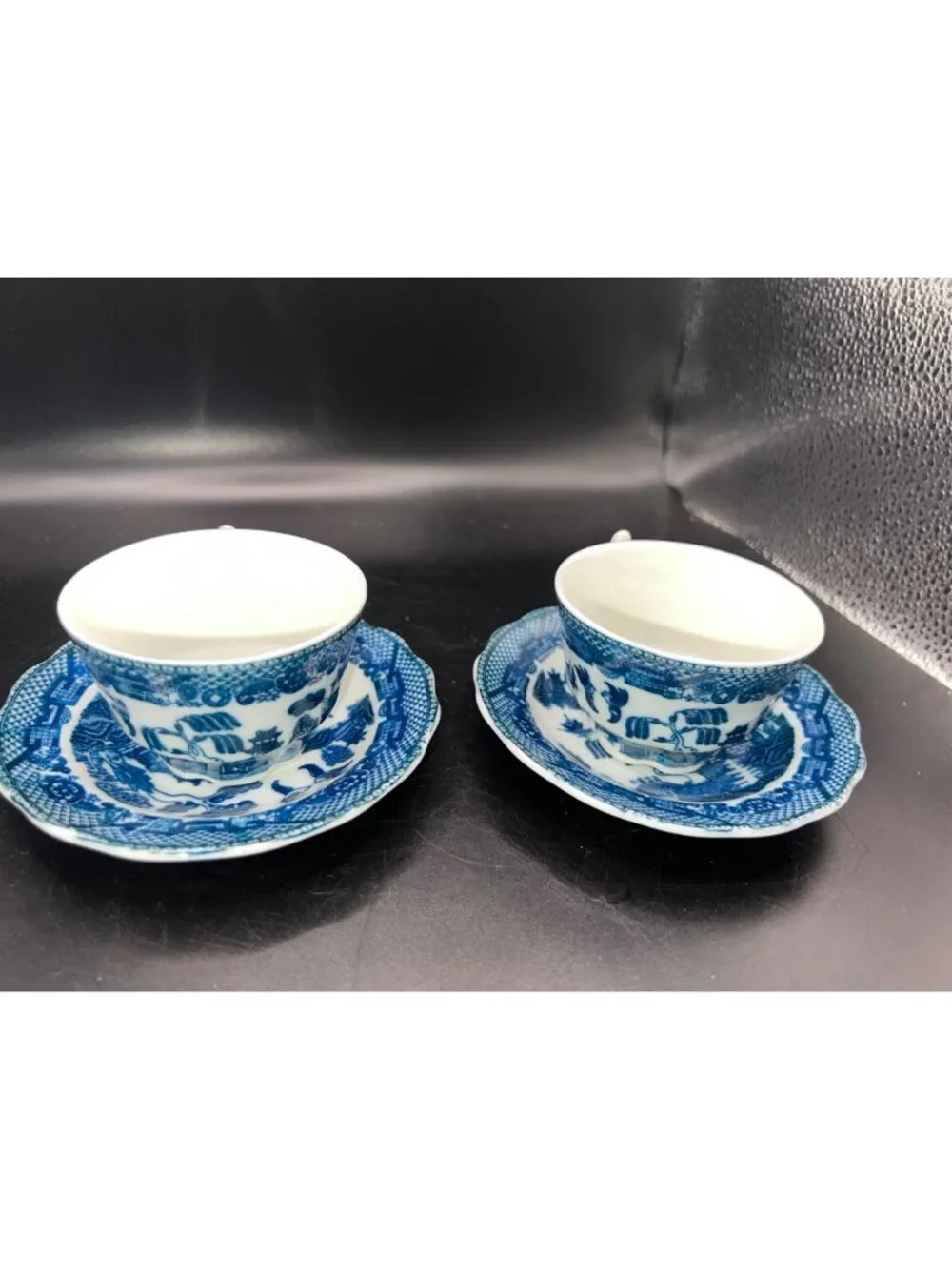 Set Of 2 Blue White Willow Pattern Porcelain Teacups Matching Saucers Vintage
